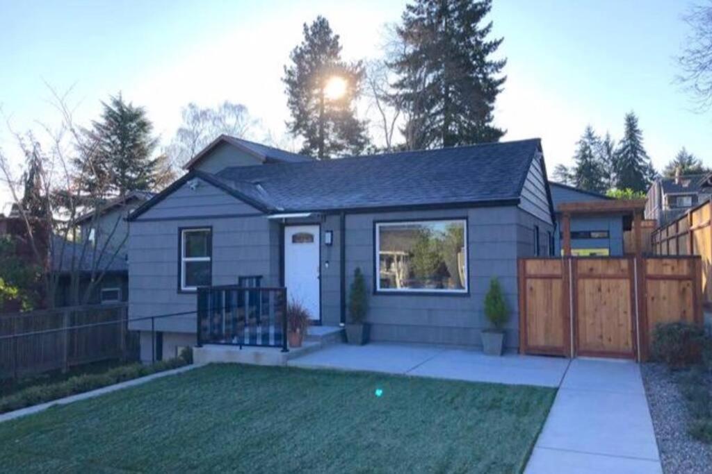 Cozy Crown Hill Carkeek Cottage W/3 Beds, Full Kitchen & Backyard In North 西雅图 外观 照片