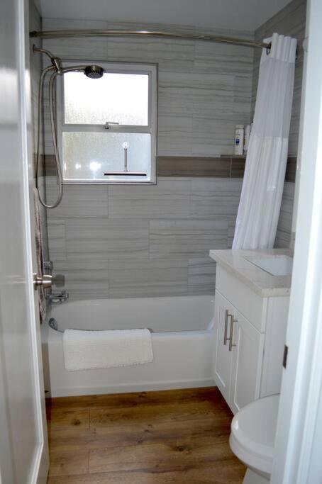 Cozy Crown Hill Carkeek Cottage W/3 Beds, Full Kitchen & Backyard In North 西雅图 外观 照片