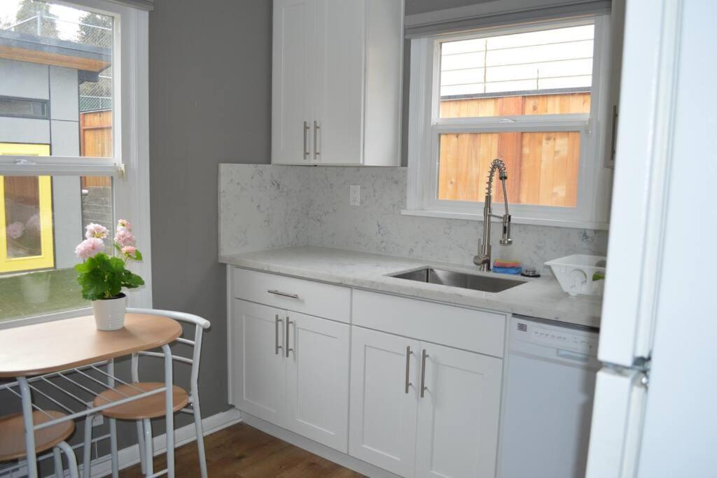 Cozy Crown Hill Carkeek Cottage W/3 Beds, Full Kitchen & Backyard In North 西雅图 外观 照片